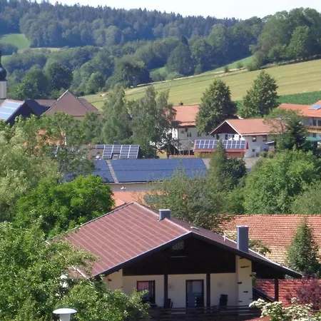 Geraeumiges Mit Garten In Rittsteig